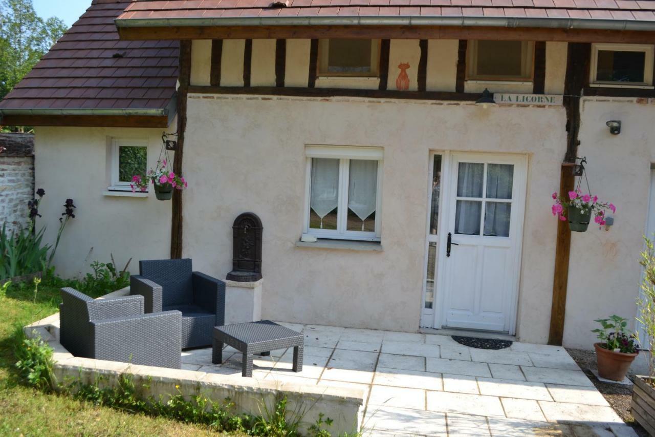 La Licorne Bed and Breakfast Lamarche-Sur-Saone Esterno foto